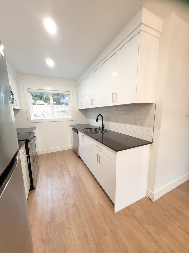 1816-1810 10th Ave E