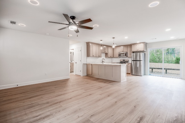 Photo - 402 Jefferson St