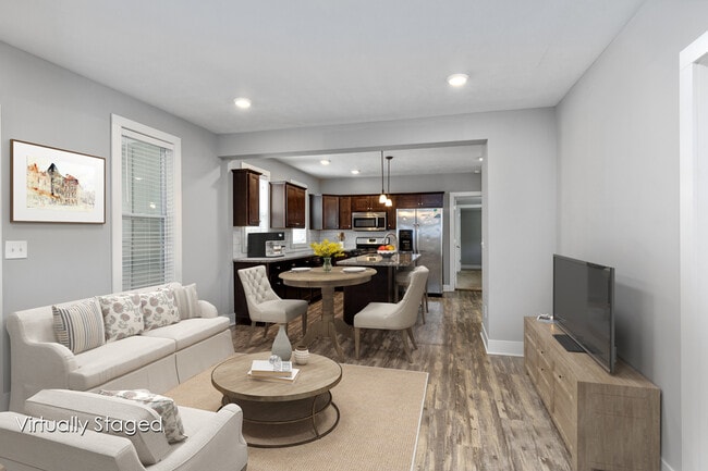 Photo - 618 4th St NW