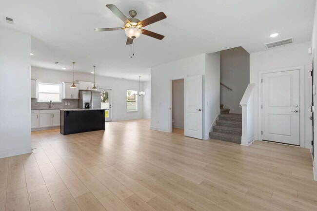 Photo - 429 Guethlein Dr