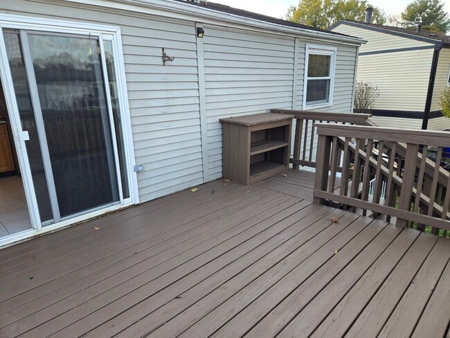 Photo - 554 Logan St