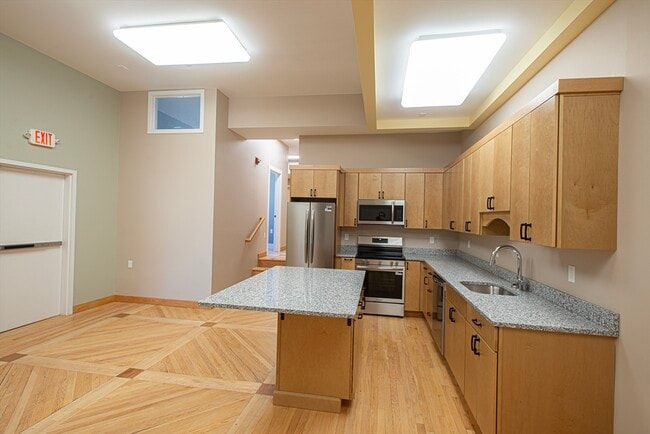 Photo - 140 Main St Unit 3