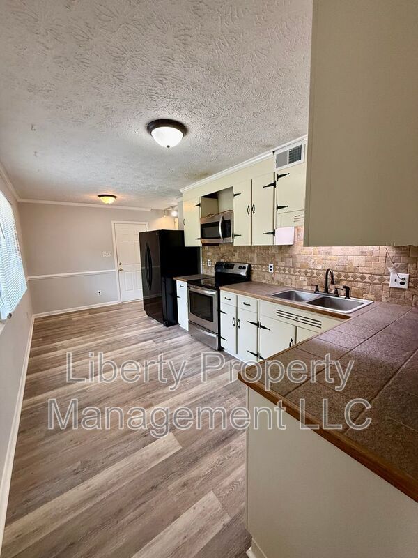 Photo - 1725 Sand Hill Rd