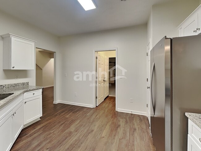 Photo - 4294 Windale Dr NW
