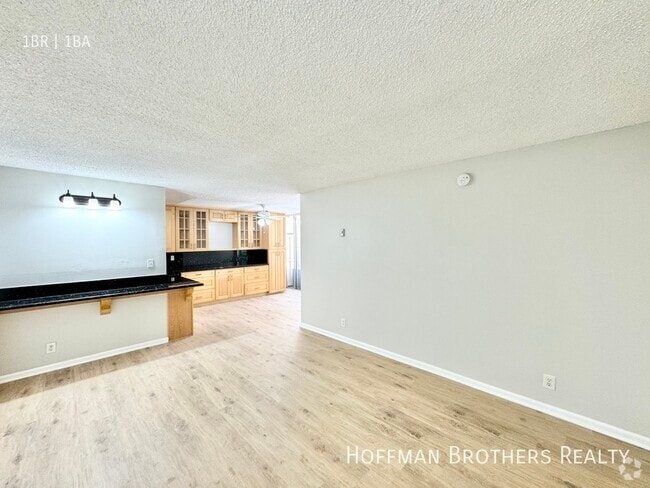 Building Photo - 525 N Sycamore Ave Unit 215A Rental