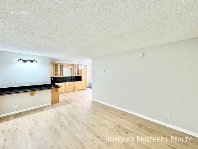 Photo - 525 N Sycamore Ave Apartment Unit 215A