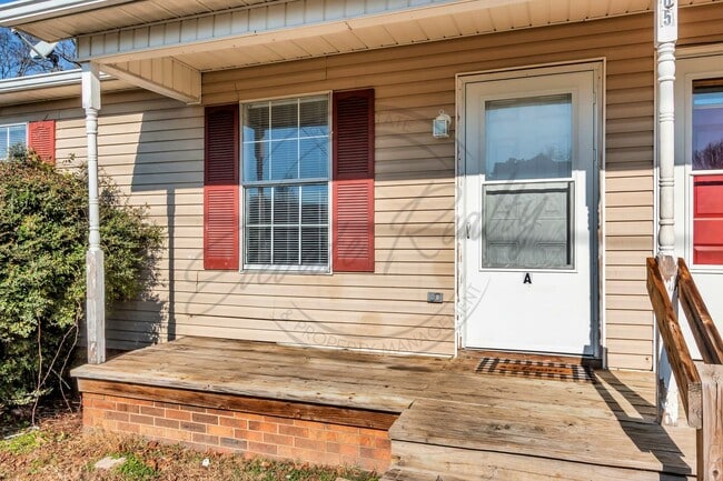 Photo - Affordable 2BR Ranch Duplex in N. Columbia — Move-In Special!
