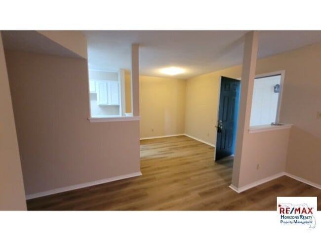 Photo - Wonderful totally remodeled condo with **POOL**