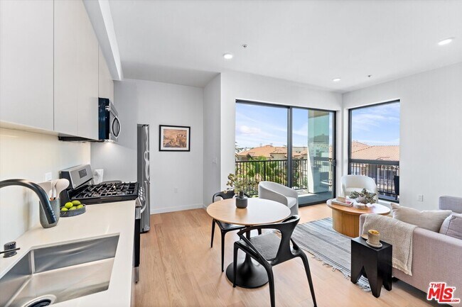 Photo - 904 S New Hampshire Ave Unidad 301