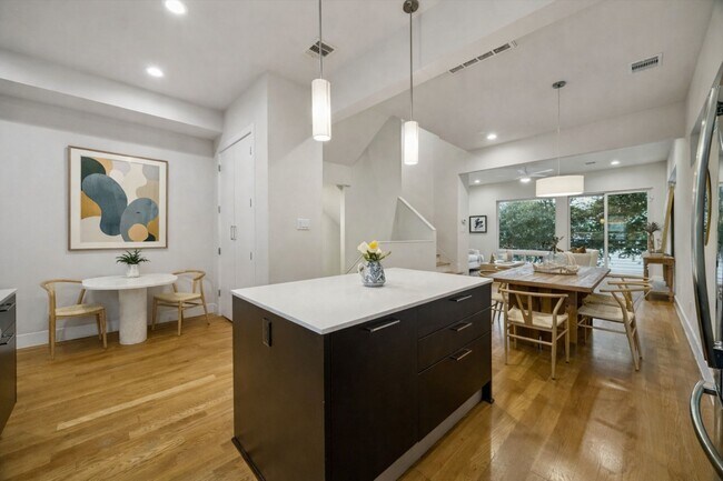 Photo - 2715 St Emanuel St