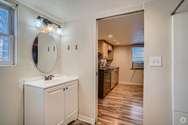 Building Photo - 1314 Jackson St Rental