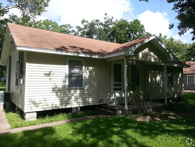 Building Photo - 2110 N Galveston Ave Rental
