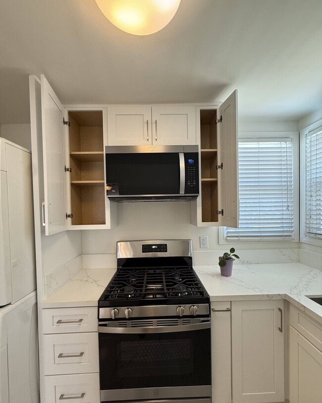 Photo - 1721 N Glenoaks Blvd
