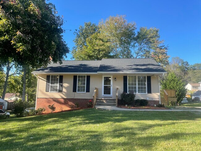 Photo - 221 Fallsway Ln