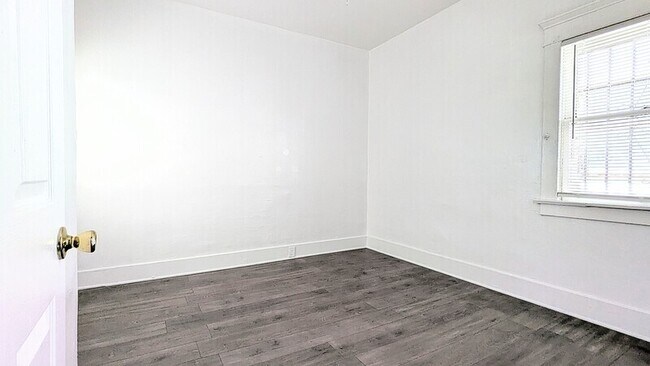 Photo - 435 W 4th St