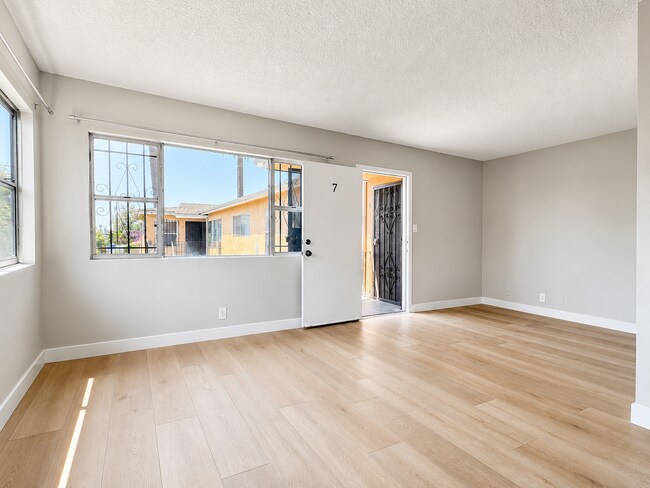 533-535 W 75th St