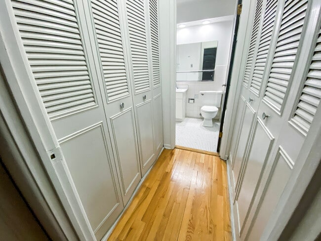 Photo - 516 W Melrose St Unit 404