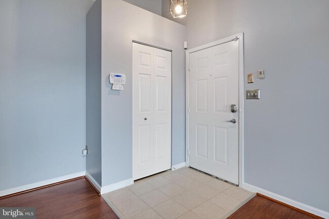 Building Photo - 700 Orchard Overlook Unit 301