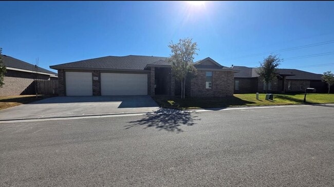 Building Photo - 2504 Beachwood St