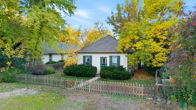 Photo - Charming house for rent, with laundry mach...