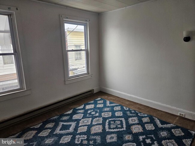 Photo - 330 W South St