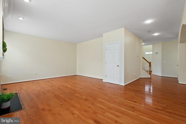 Photo - 15433 Leeds Hill Way