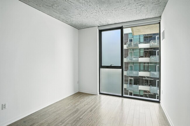 Photo - 1365 S Wabash Ave