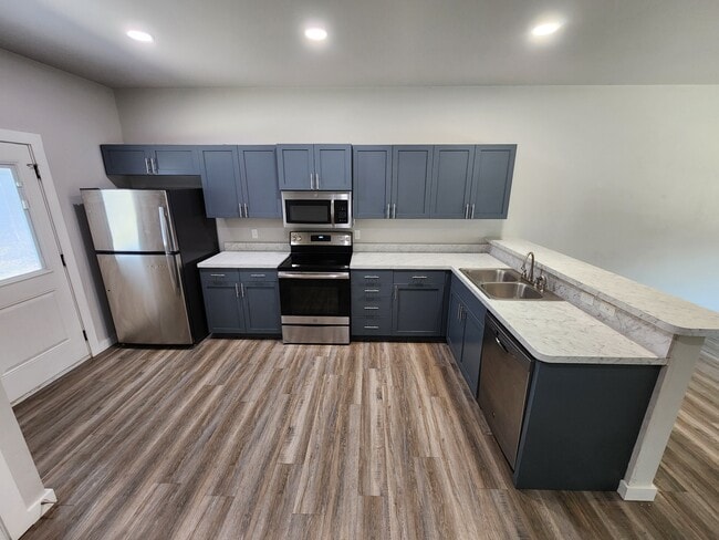 Photo - 417 E 13th St