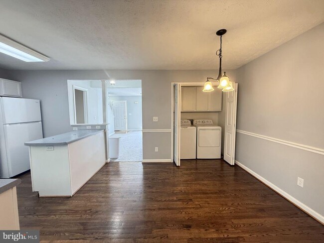 Photo - 301 Sutton Ct