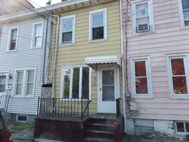Building Photo - 25 Orange St Rental