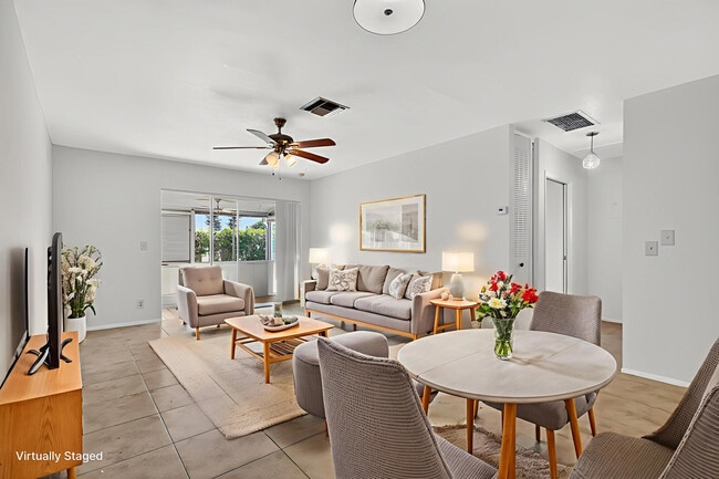 Building Photo - 2660 Barkley Dr E Unit B