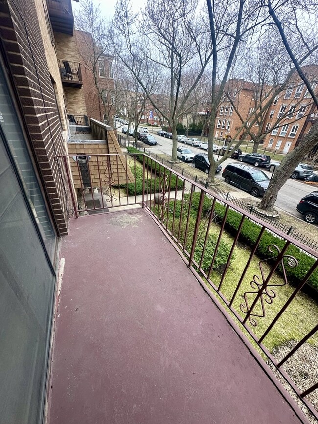 Photo - 1629 W Greenleaf Ave Unit 202