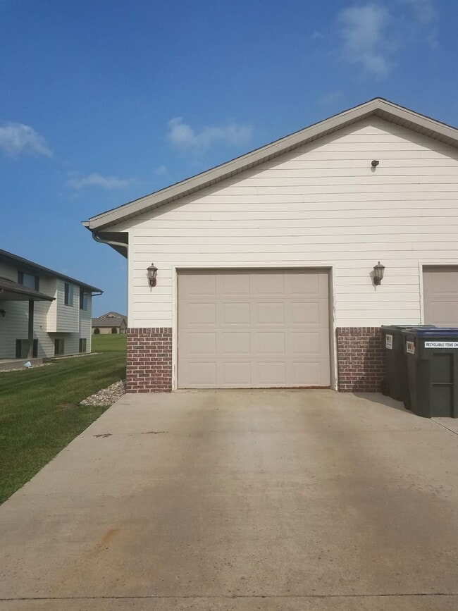Building Photo - 8200 S Hughes Ave Unit 1 Rental