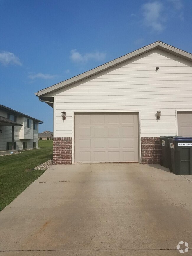 Building Photo - 8200 S Hughes Ave Unit 1 Rental