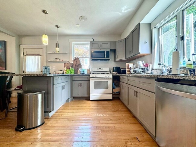 Photo - HOT NEWTON LISTING!!!