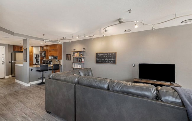 Photo - 100 Park Ave W Unit 2005