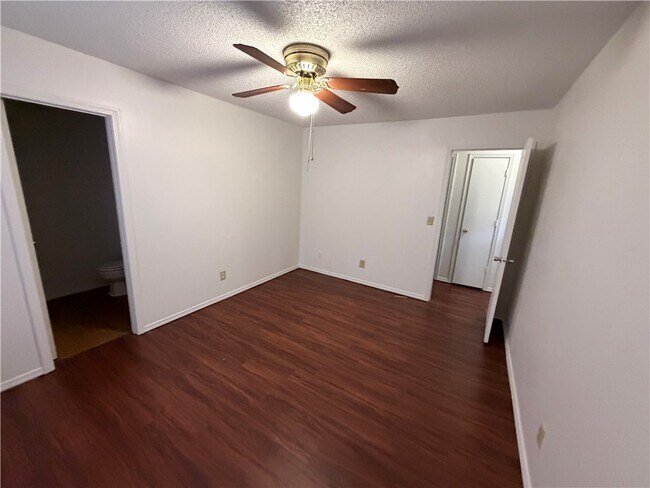 2285 E Kantz Ln S