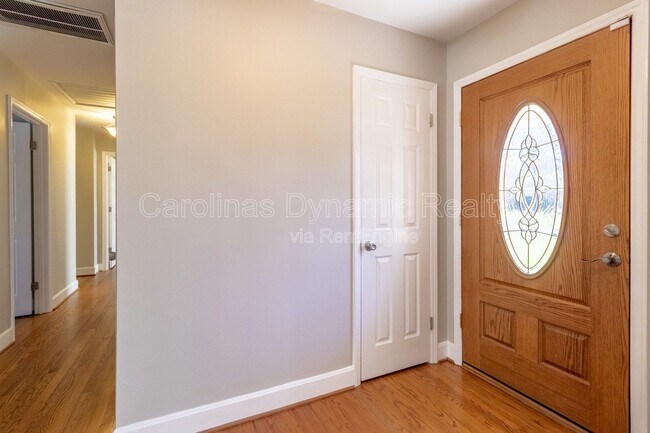 Photo - 6618 Castlegate Dr
