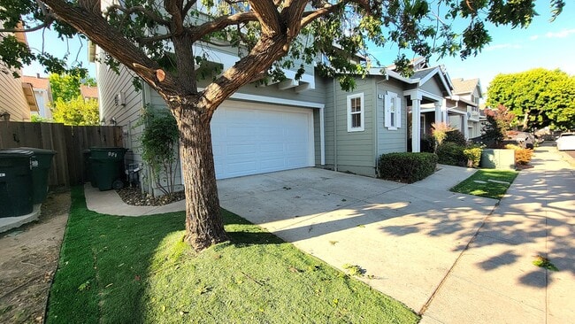 Photo - 925 Gates St