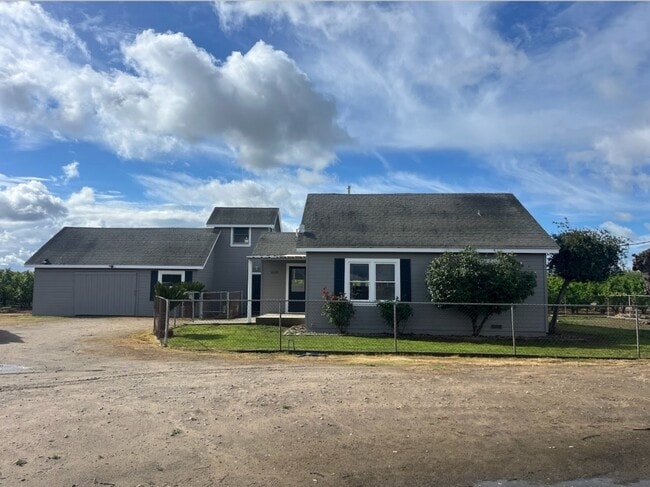 Building Photo - 22255 Floral Ave