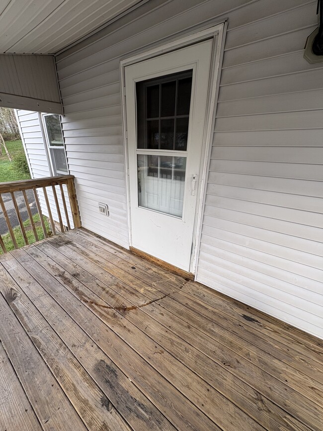 Building Photo - 633 Main St Unit C7