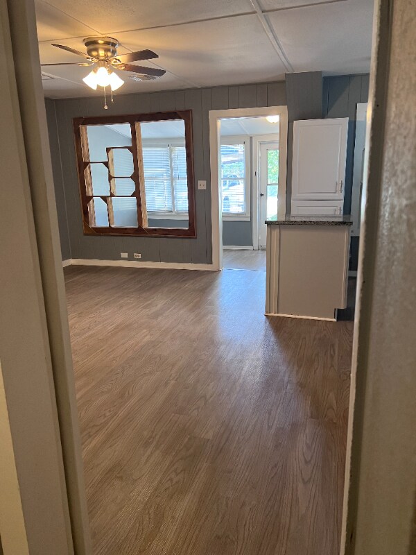 Photo - 327 E Zipp Rd