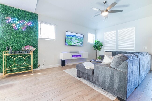 Photo - 8600 Cottage Rose Dr