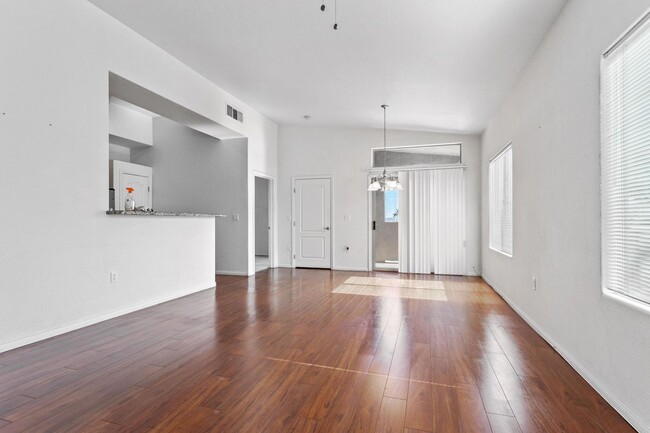 Photo - 8805 Jeffreys St