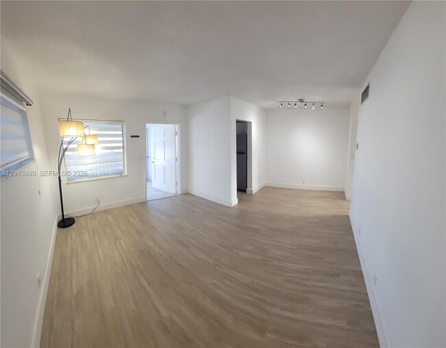 Building Photo - 1700 Cleveland St Unit 203