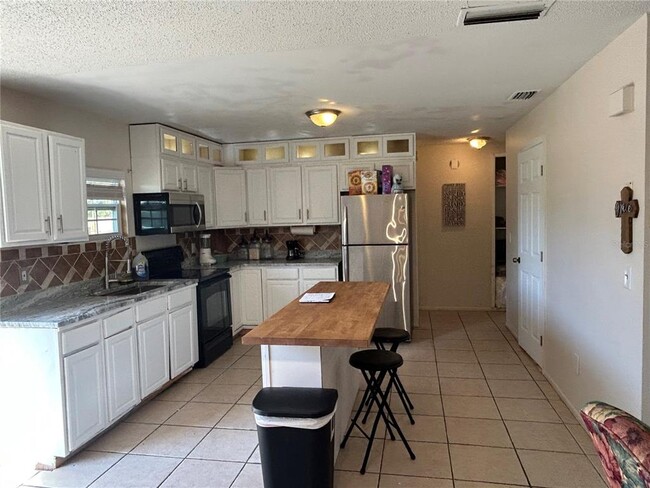 Photo - 430 N Hastings St