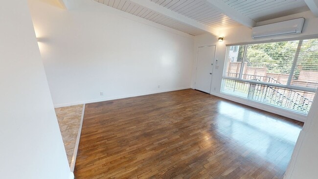 BEAUTIFUL Studio in Inglewood !!