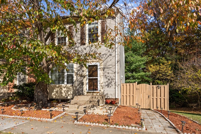 Building Photo - 7417 Wilma Ln