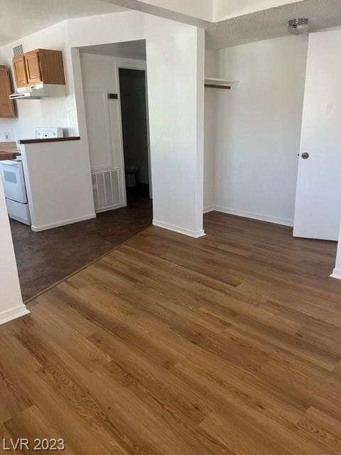 Photo - 555 Avenue G