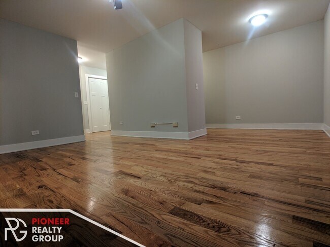 Photo - 510 W Briar Pl